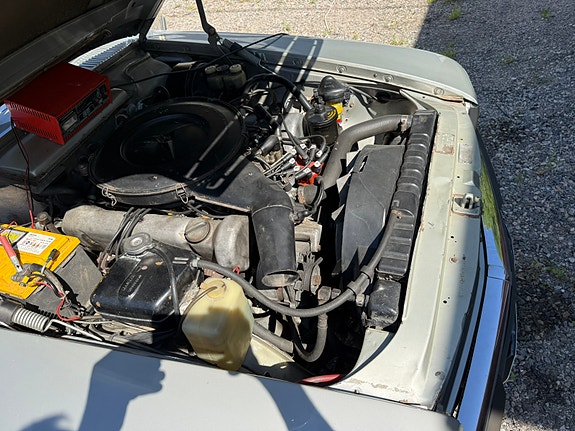 Mercedes-Benz 350 SL 9 of 10