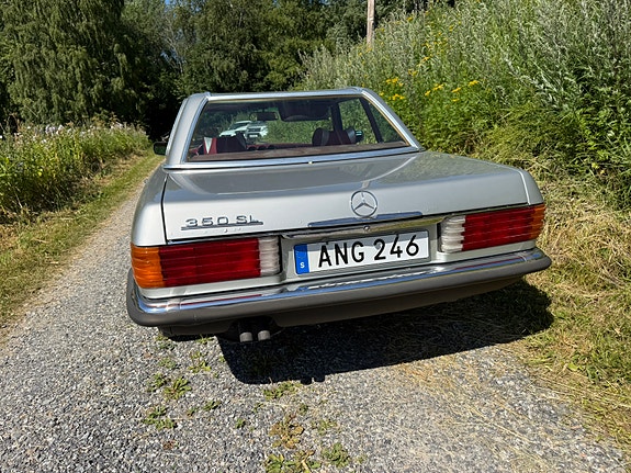Mercedes-Benz 350 SL 3 of 10