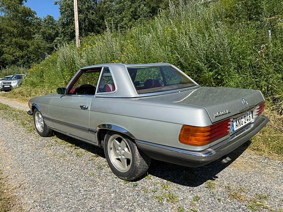Mercedes-Benz 350 SL 4 of 10