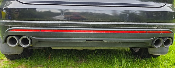 Volkswagen Touareg 2 of 5
