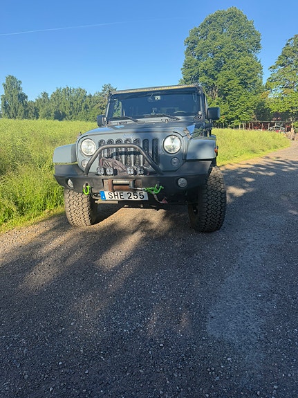 Jeep Wrangler Unlimited 2 of 5
