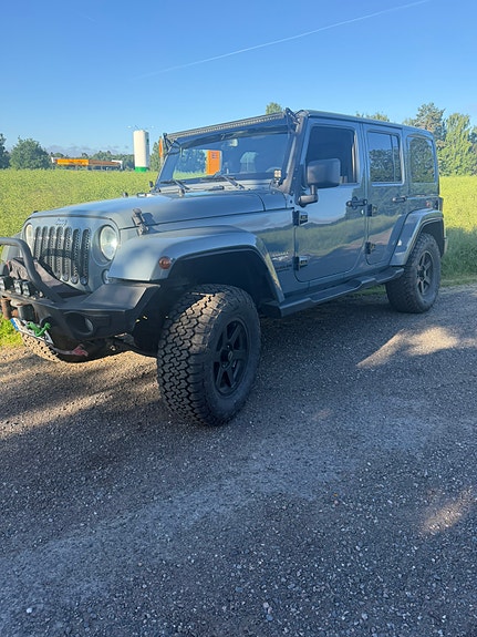 Jeep Wrangler Unlimited 3 of 5