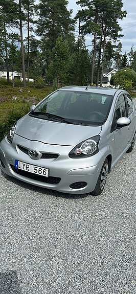 Toyota Aygo 2 of 5