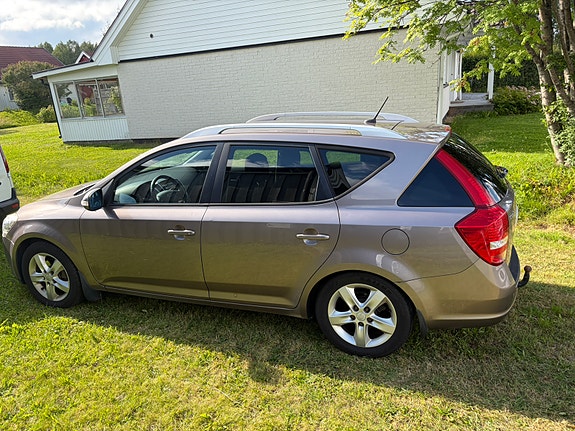 Kia Ceed 2 of 5