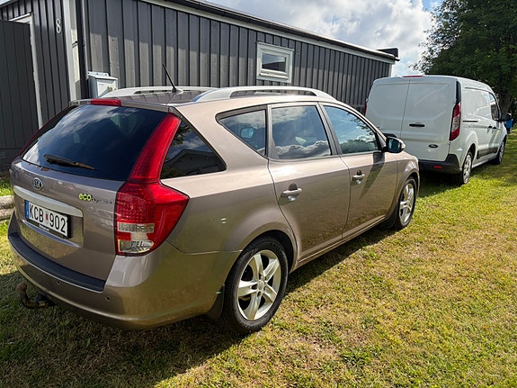 Kia Ceed 3 of 5
