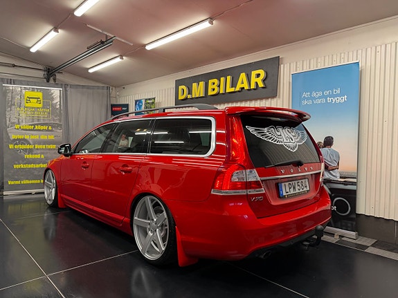 Volvo V70 3 of 5