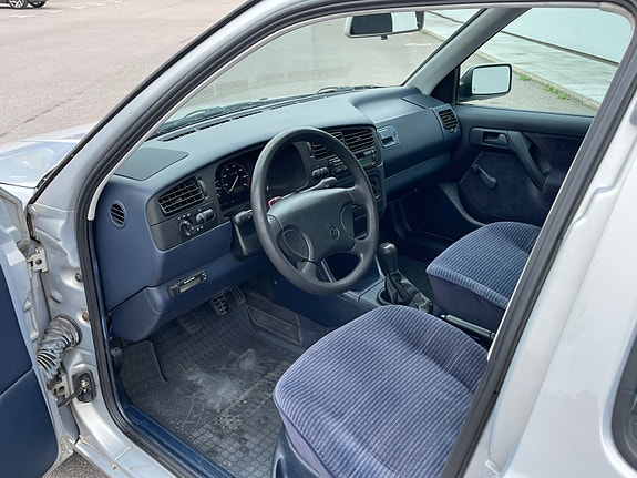 Volkswagen Golf III 4 of 5