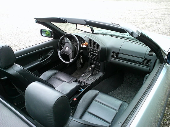 BMW 318i 6 of 8