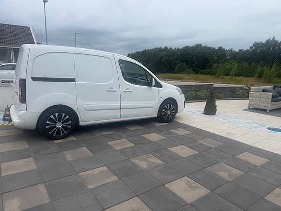 Peugeot Partner 2 of 5