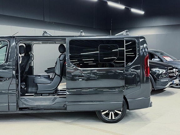 Renault Trafic 10 of 17