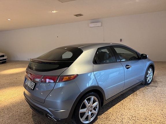 Honda Civic 3 of 5