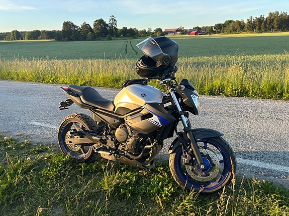 Yamaha XJ6 ABS 2 of 8