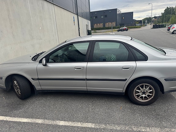 Volvo S80 2 of 5