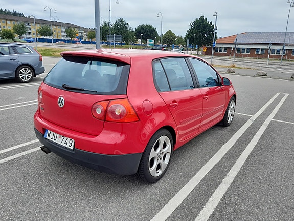 Volkswagen Golf V 3 of 9