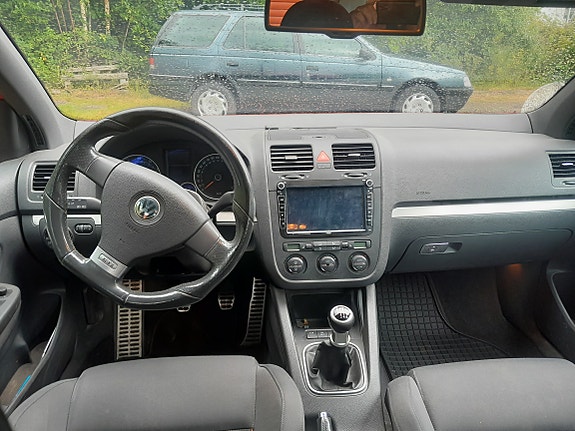 Volkswagen Golf V 4 of 9