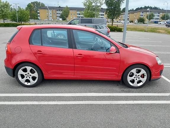 Volkswagen Golf V 2 of 9