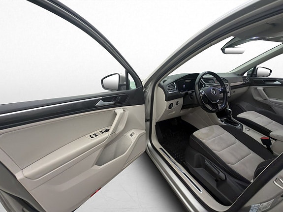 Volkswagen Tiguan 8 of 27