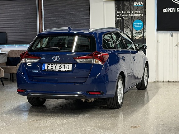 Toyota Auris 2 of 17