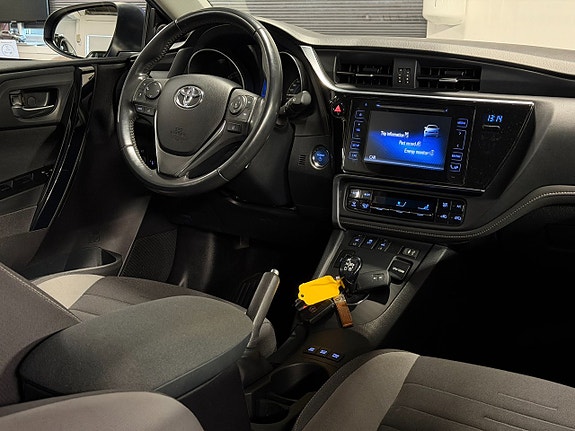 Toyota Auris 14 of 17