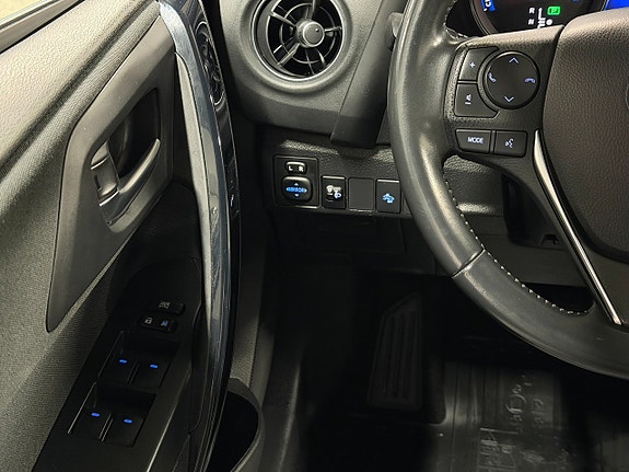 Toyota Auris 10 of 17