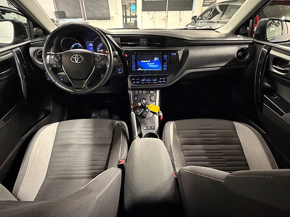 Toyota Auris 5 of 17