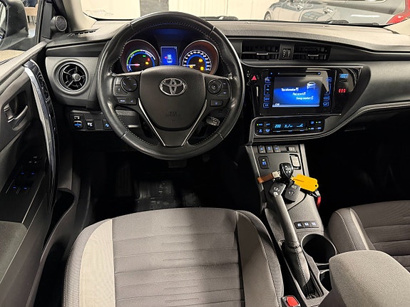 Toyota Auris 6 of 17