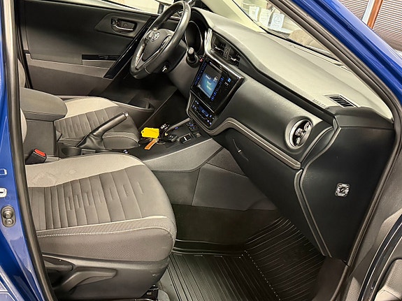 Toyota Auris 15 of 17