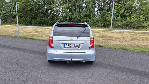 Honda FR-V 4 of 5