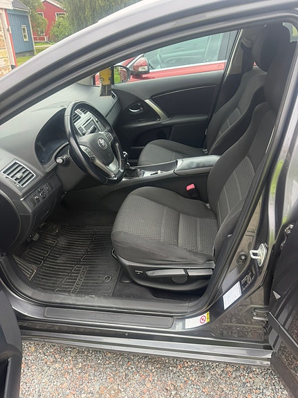 Toyota Avensis 5 of 8