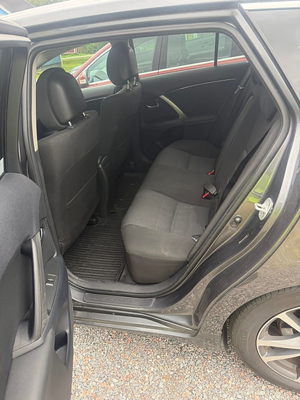 Toyota Avensis 7 of 8