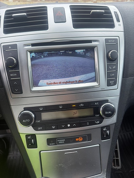 Toyota Avensis 2 of 8