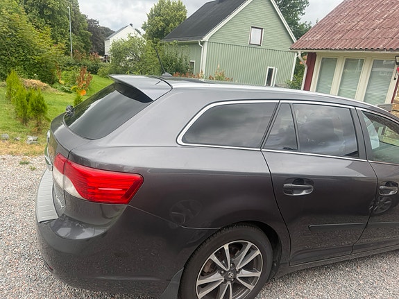 Toyota Avensis 3 of 8