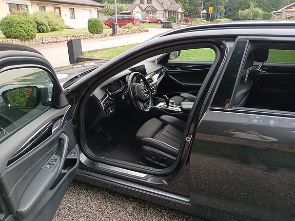 BMW 520d 3 of 5
