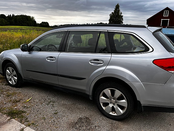 Subaru Outback 3 of 5