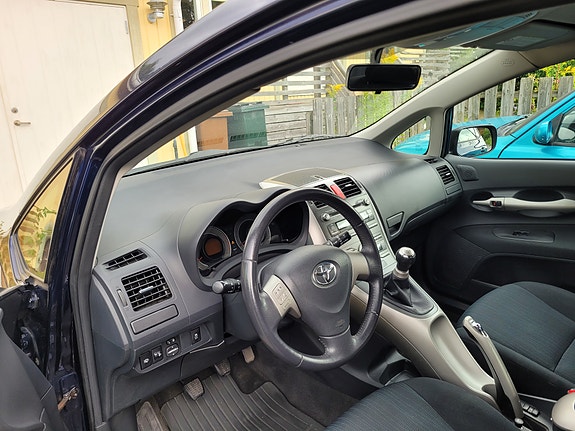 Toyota Auris 7 of 7