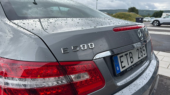 Mercedes-Benz E500 13 of 30