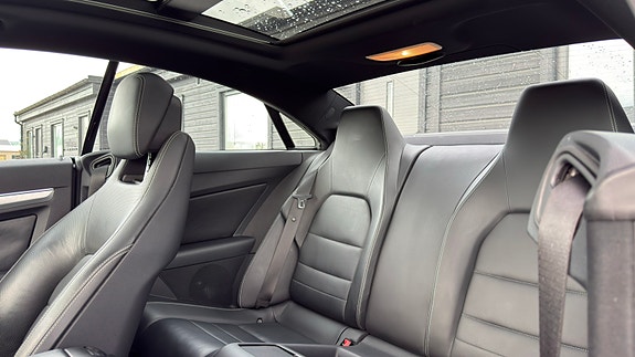Mercedes-Benz E500 24 of 30