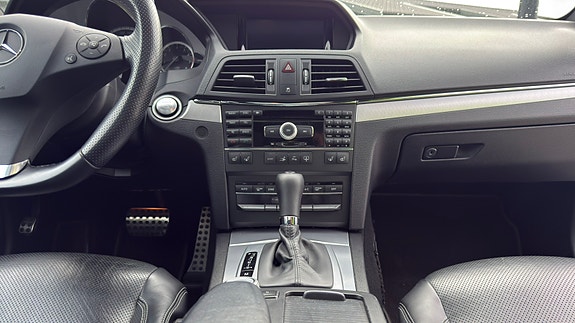 Mercedes-Benz E500 28 of 30