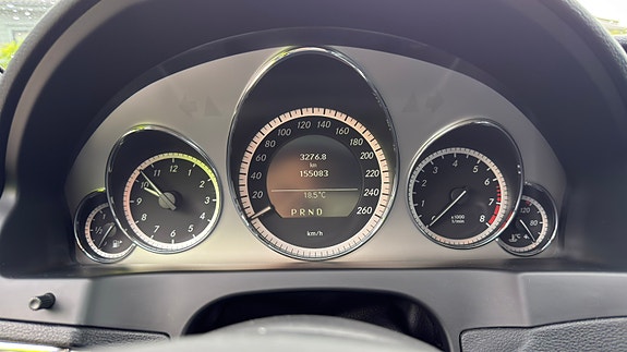 Mercedes-Benz E500 27 of 30