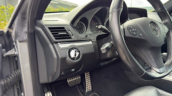 Mercedes-Benz E500 25 of 30