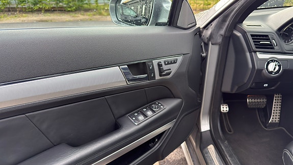 Mercedes-Benz E500 20 of 30