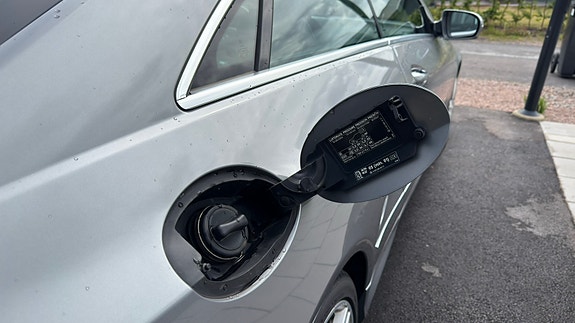 Mercedes-Benz E500 6 of 30