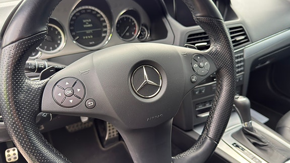 Mercedes-Benz E500 26 of 30