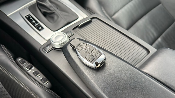 Mercedes-Benz E500 29 of 30