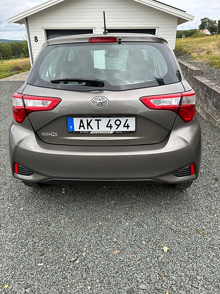 Toyota Yaris 4 of 7
