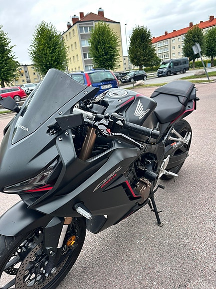 Honda CBR650R 2 of 9