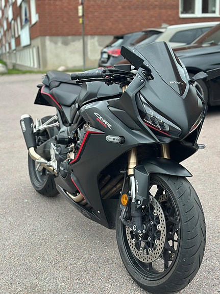 Honda CBR650R 7 of 9