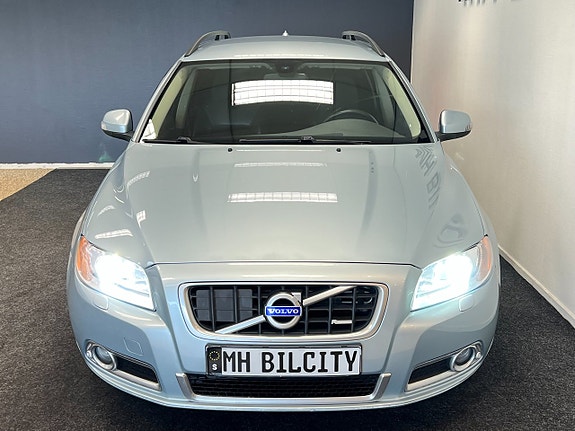 Volvo V70 4 of 5