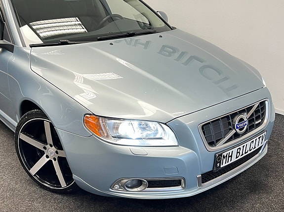 Volvo V70 3 of 5