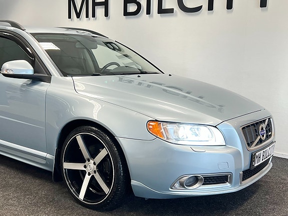 Volvo V70 2 of 5